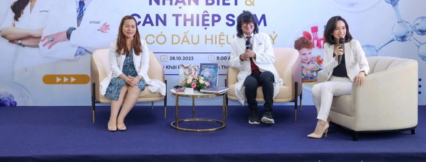 Expert panel speaking with families at an awareness seminar